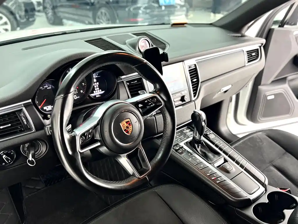 Porsche Macan 2018 — фото 10