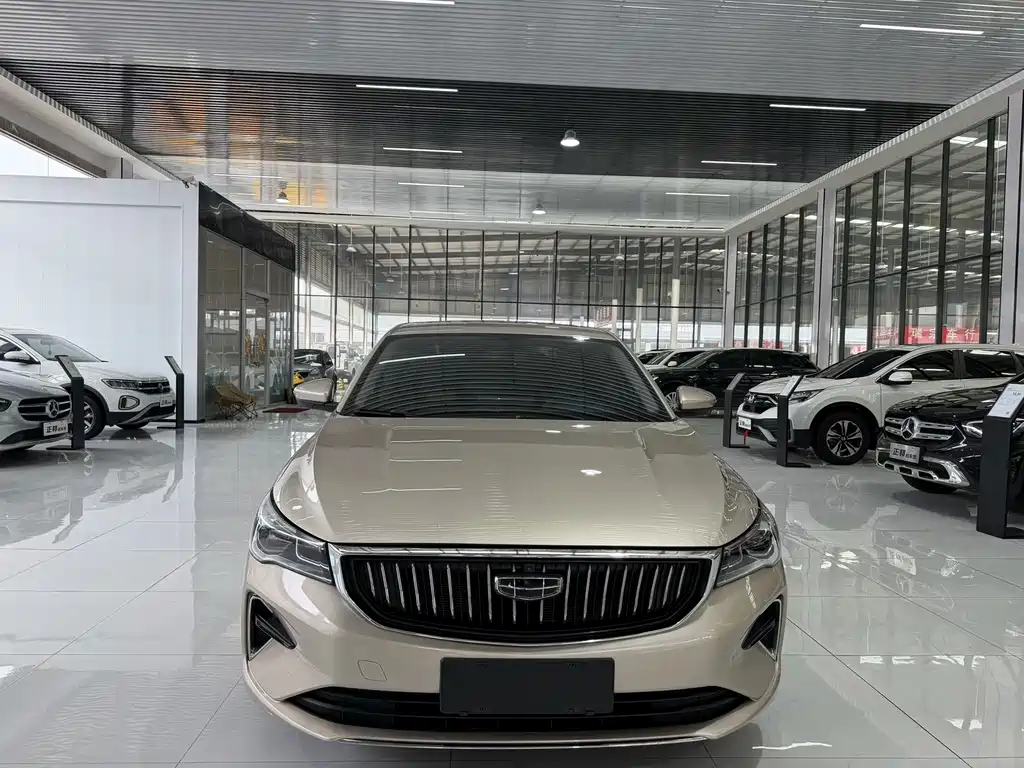 Geely Emgrand 2022