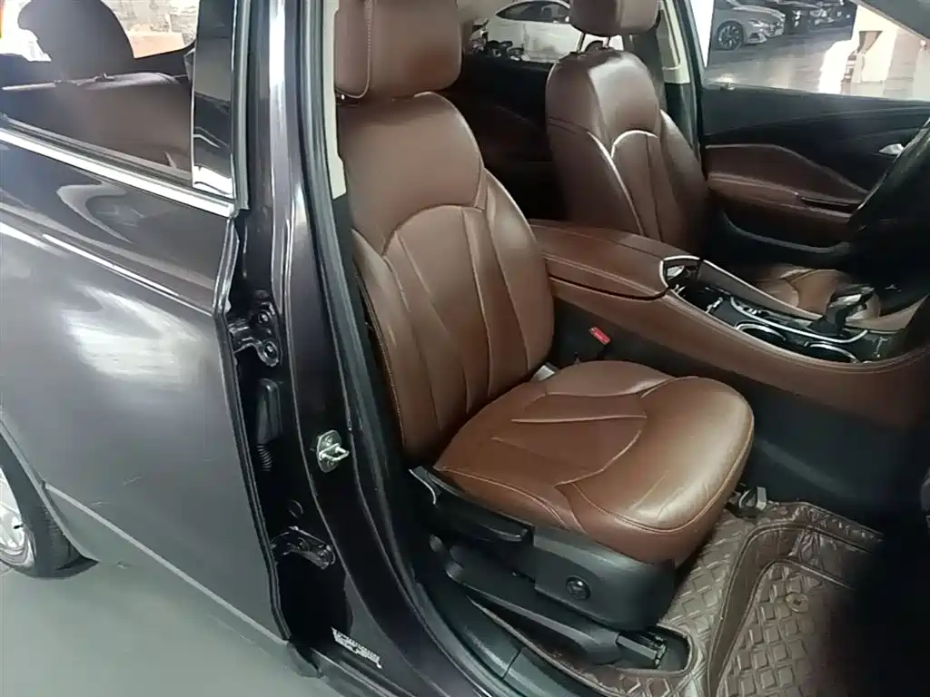 Buick Envision Plus 2018 — фото 25