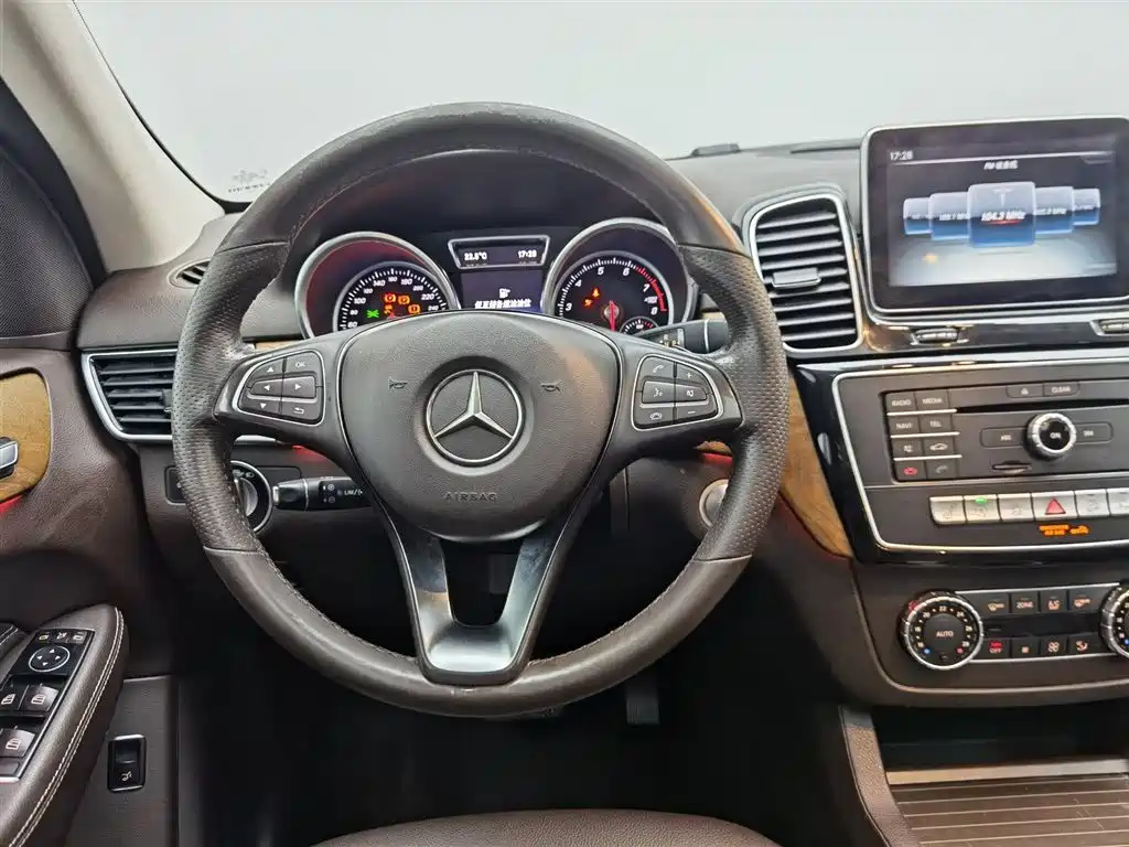 Mercedes-Benz GLE 2015 — фото 11