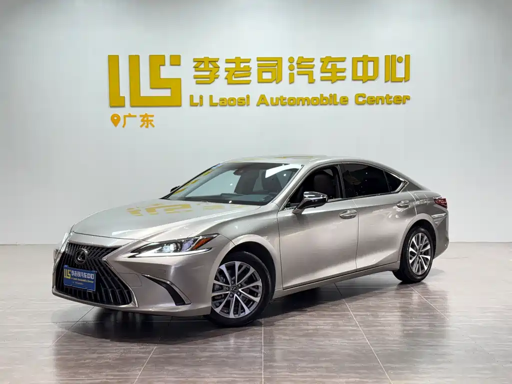 Lexus ES 2023 — фото 1
