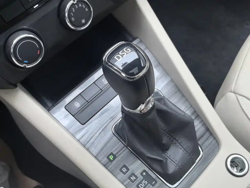Skoda Octavia 2015 — фото 13