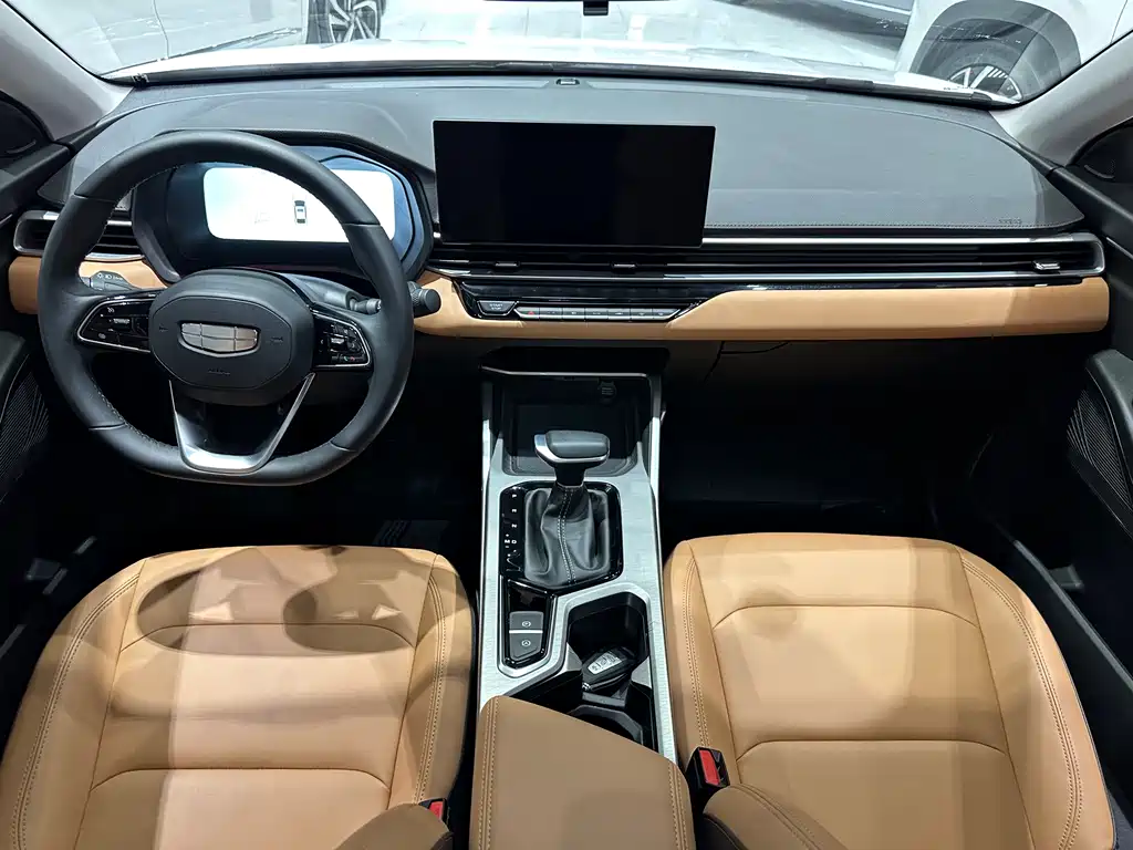 Geely Emgrand 2025 — фото 11