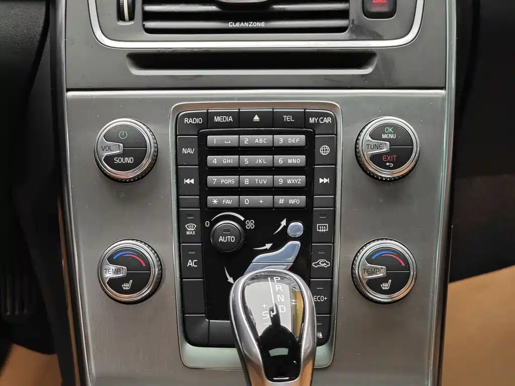 Volvo S60 2018 — фото 16