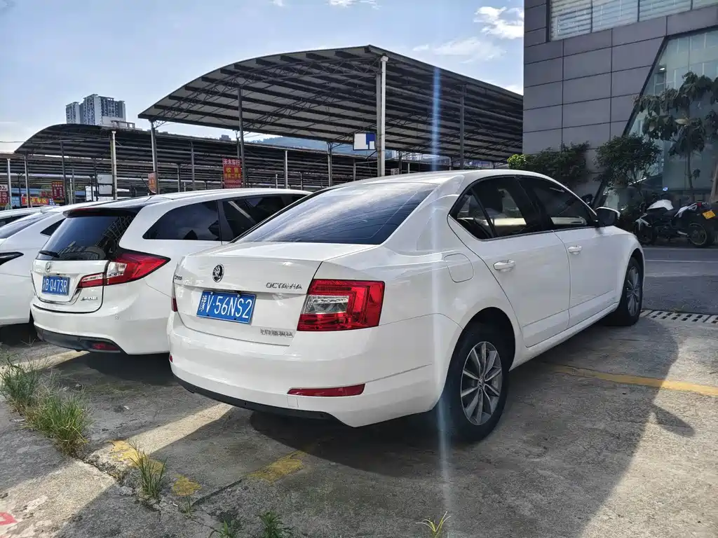 Skoda Octavia 2018 — фото 10