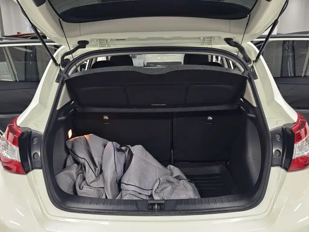 Nissan Tiida 2017 — фото 15