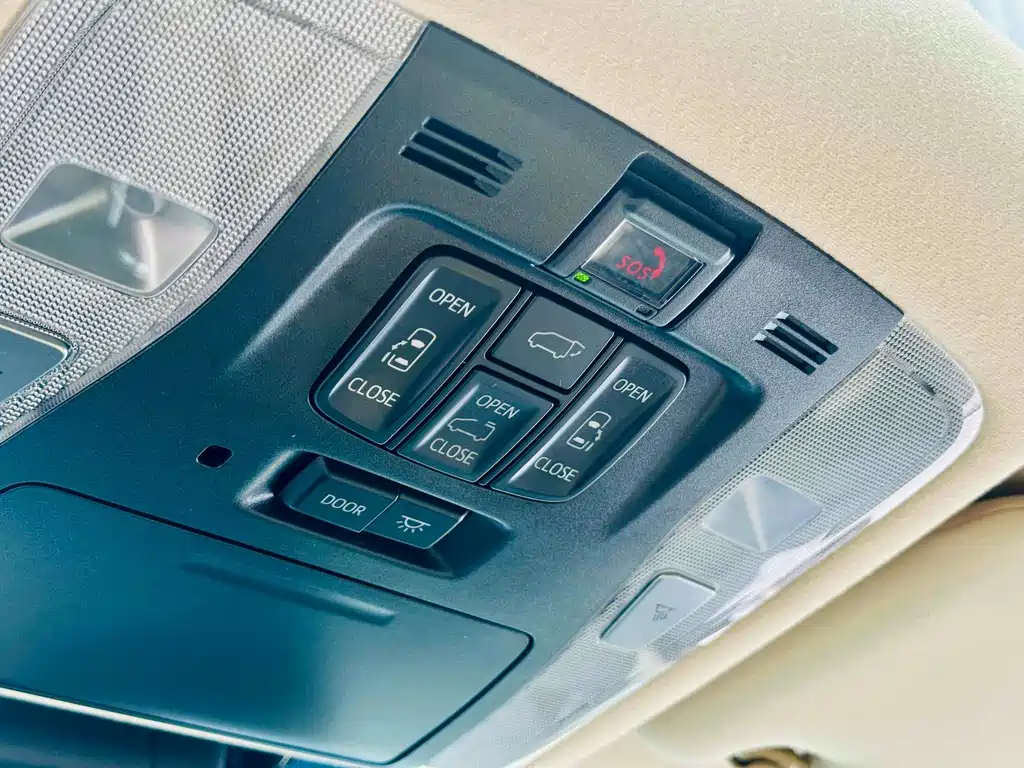 Toyota Vellfire 2021 — фото 13