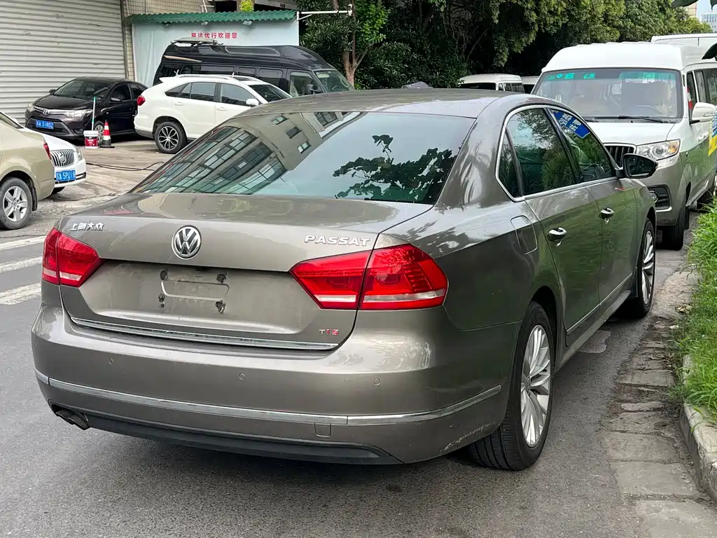 Volkswagen Passat 2011