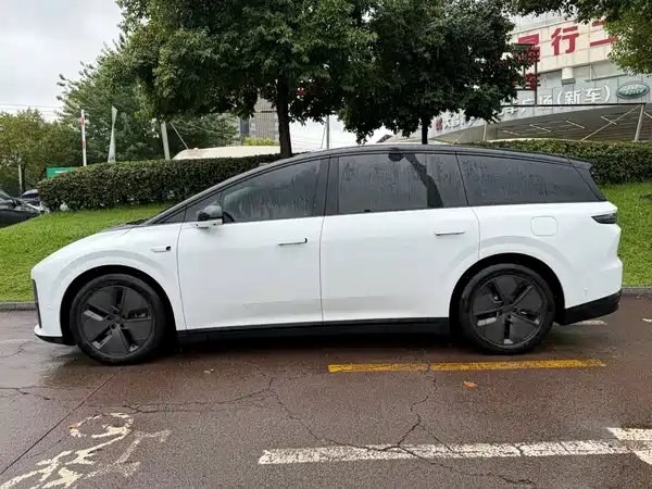 Li Auto i8 2026