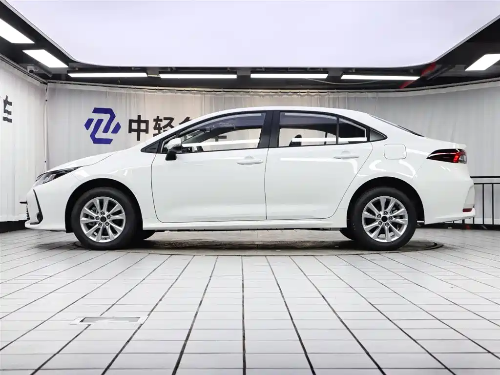 Toyota Corolla — фото 3