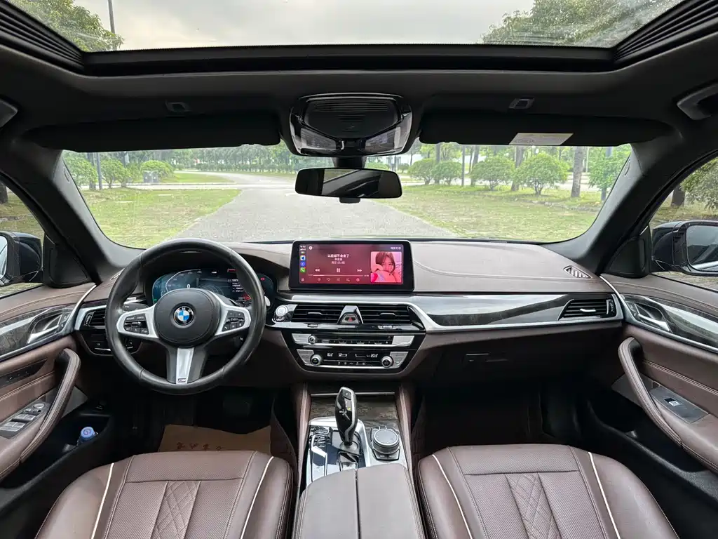 BMW 5 Series 2021 — фото 12