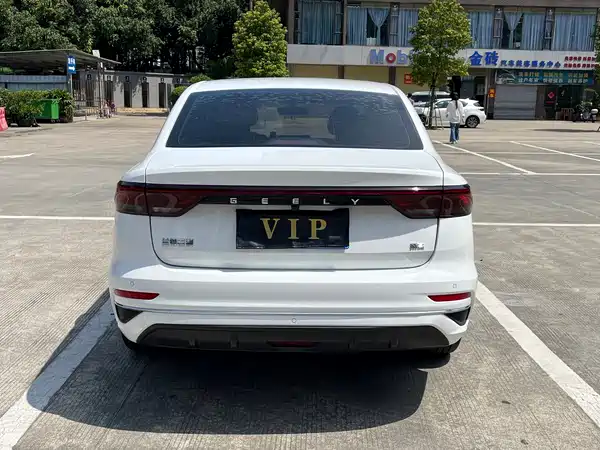 Geely Emgrand 2022