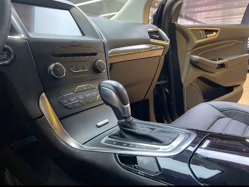 Ford Edge 2019 — фото 16