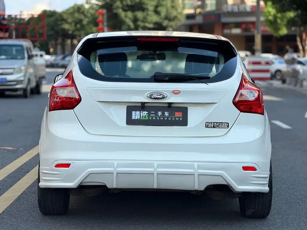 Ford Focus 2014 — фото 14