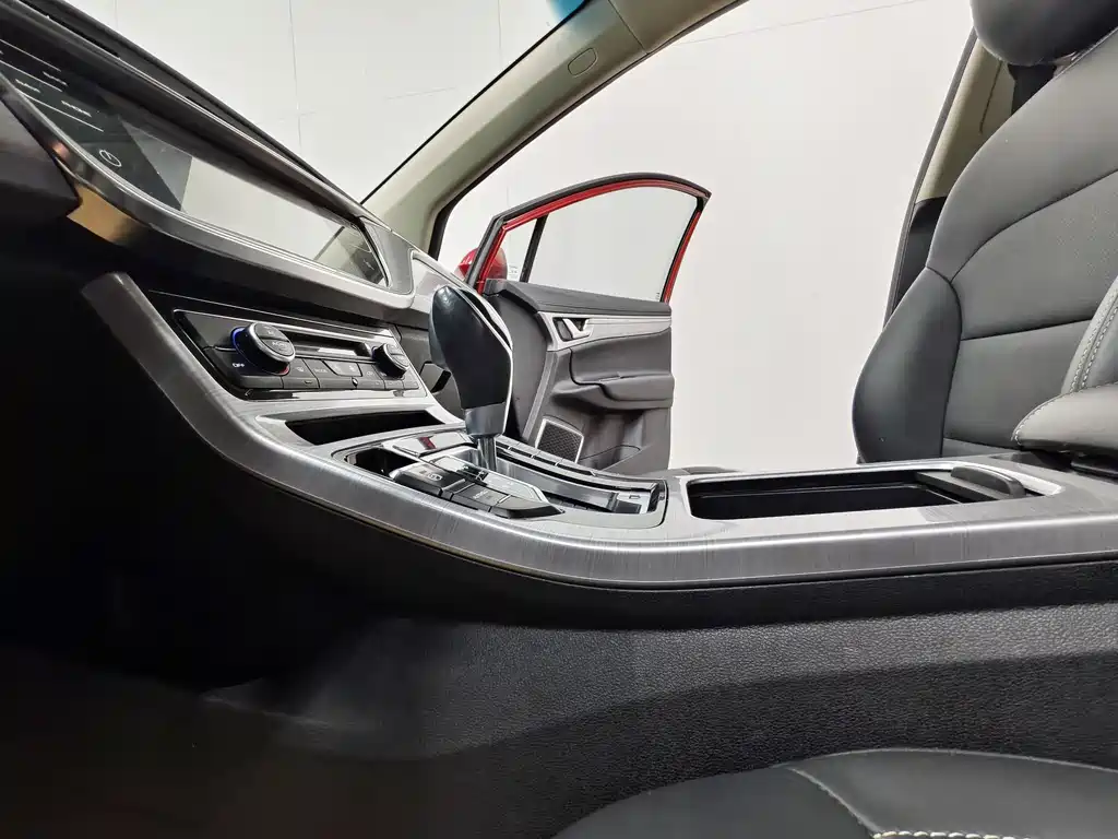 Geely Emgrand GS 2019 — фото 12