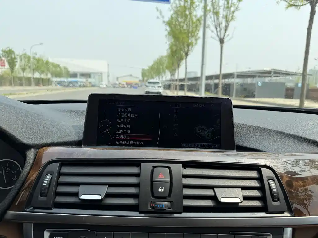 BMW 3 Series 2014 — фото 18
