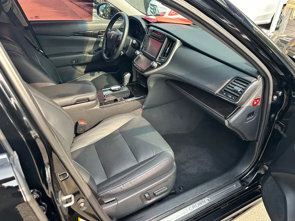 Toyota Crown 2017 — фото 11