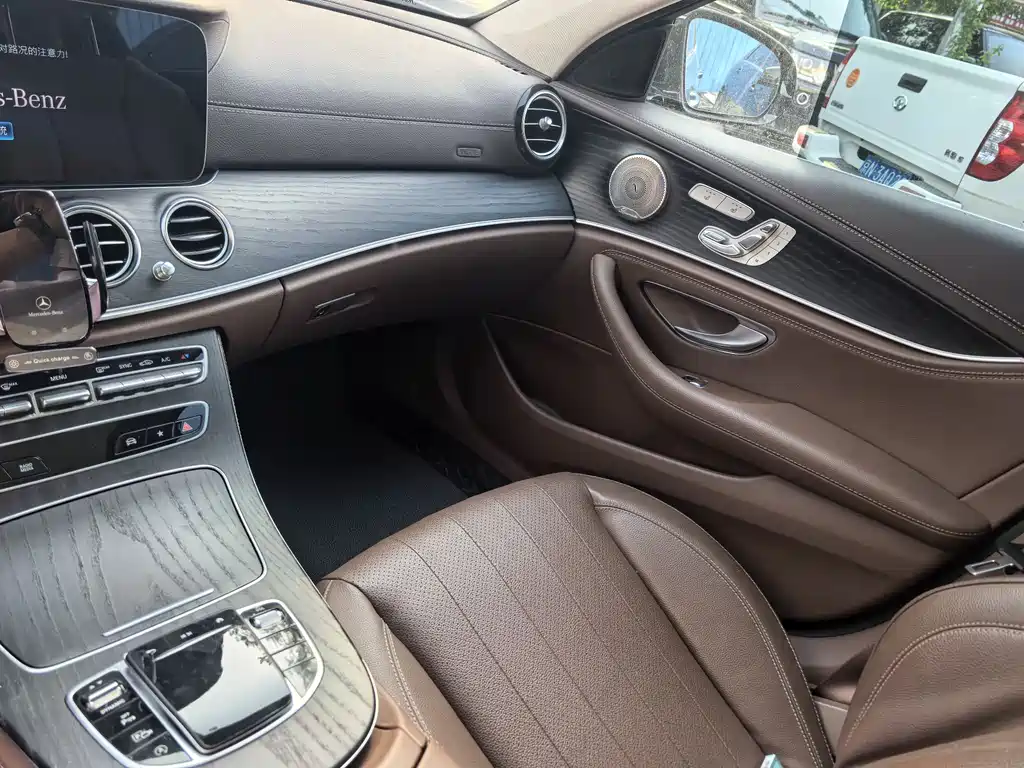Mercedes-Benz E-Class 2023 — фото 11