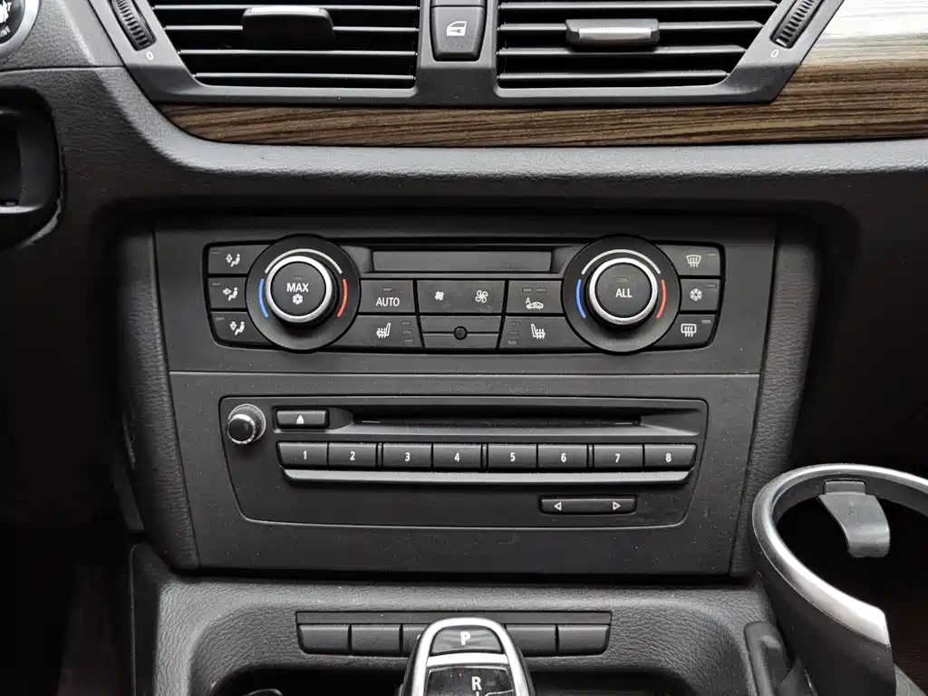 BMW X1 2012 — фото 15