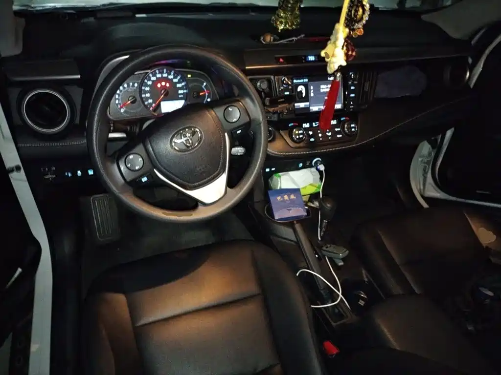 Toyota RAV4 2018 — фото 13