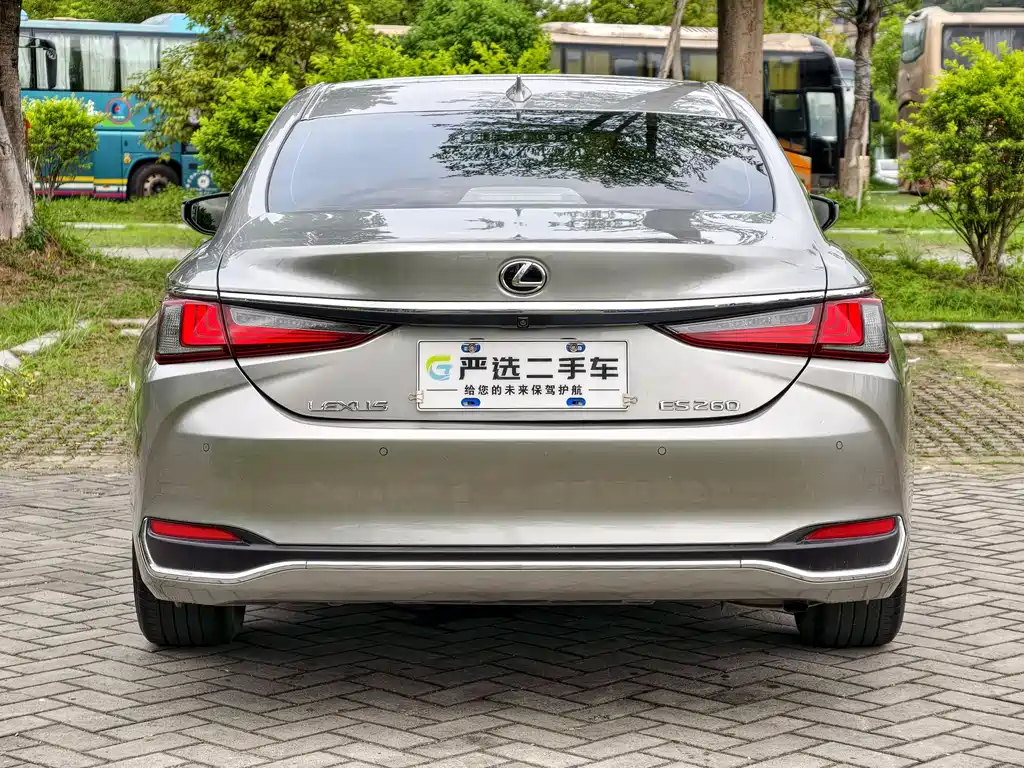 Lexus ES 2019 — фото 7