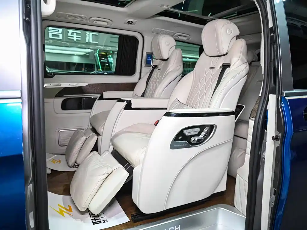 Mercedes-Benz V-Class 2020 — фото 15