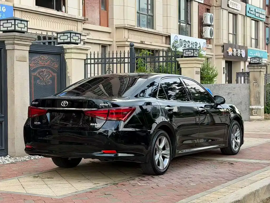 Toyota Crown 2016