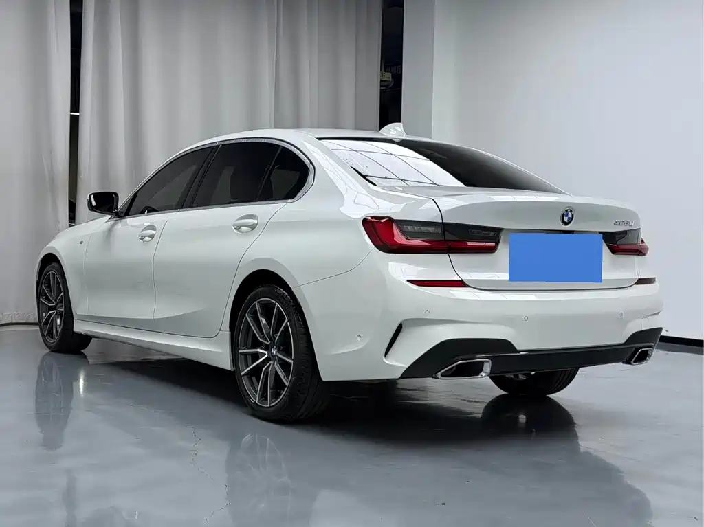 BMW 3 Series 2019 — фото 18