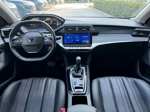 Peugeot 408 2022