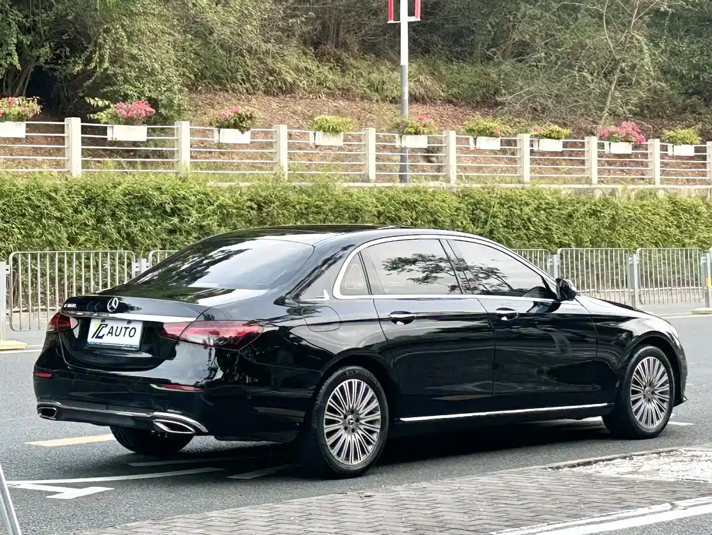 Mercedes-Benz E-Class 2023 — фото 7