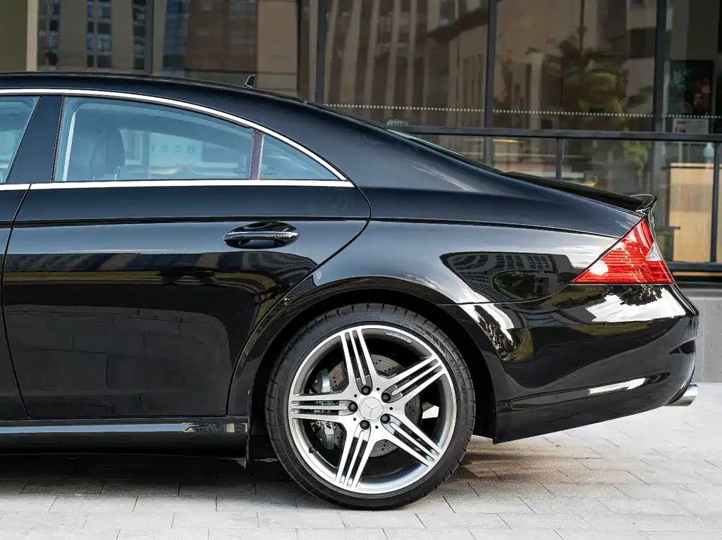 Mercedes-Benz CLS AMG 2010 — фото 6