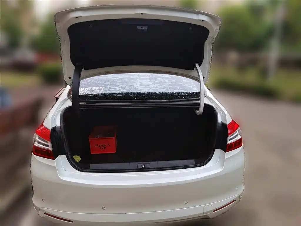 Peugeot 408 2015 — фото 10