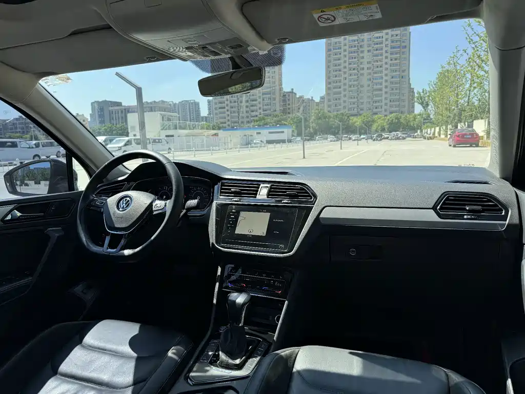 Volkswagen Tiguan L Plug-In Hybrid 2021 — фото 13