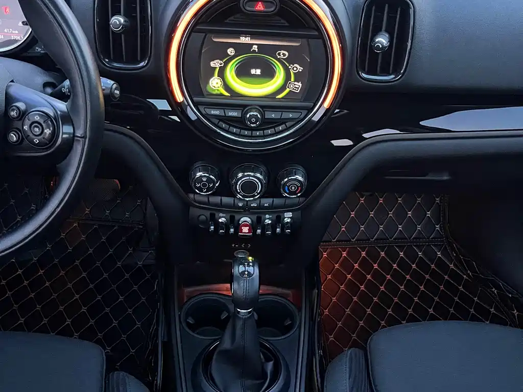 MINI Countryman 2018 — фото 14