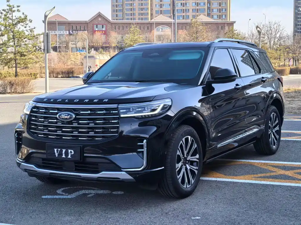 Ford Explorer 2025 — фото 1