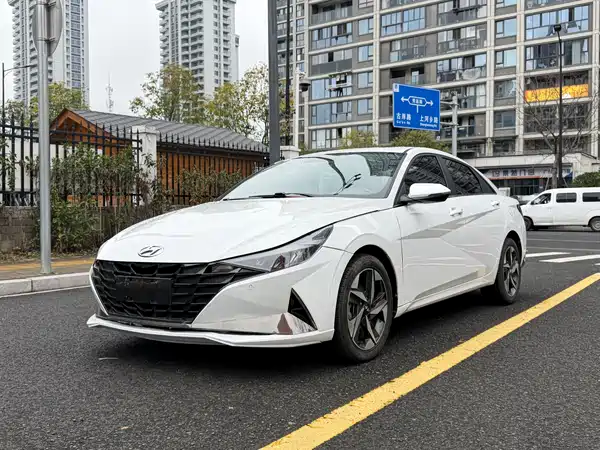 Hyundai Elantra 2022