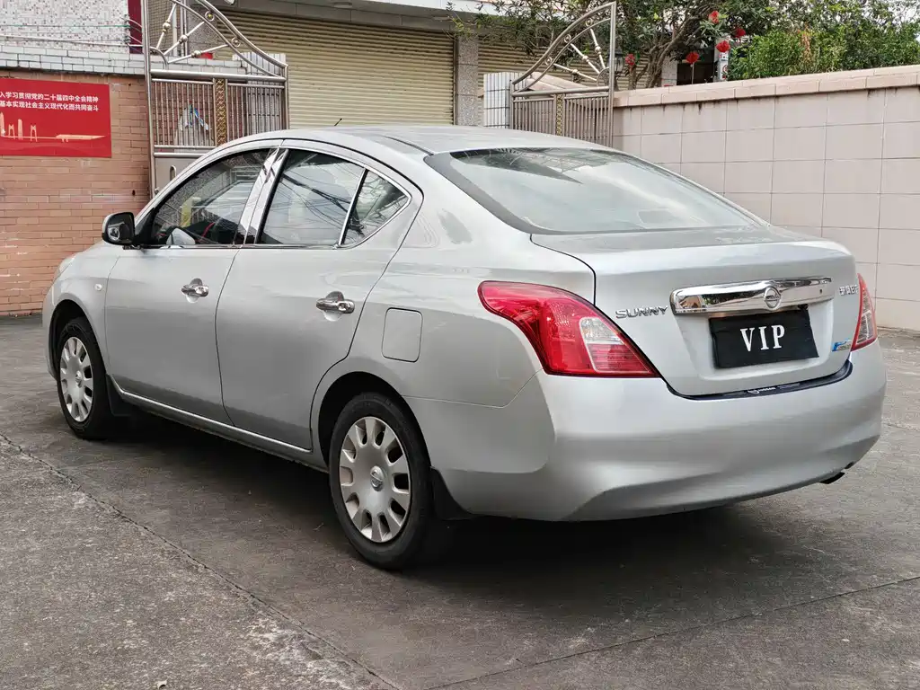 Nissan Sunny 2012 — фото 9