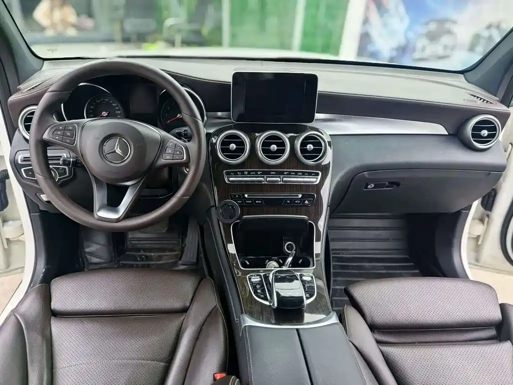 Mercedes-Benz GLC 2018 — фото 17