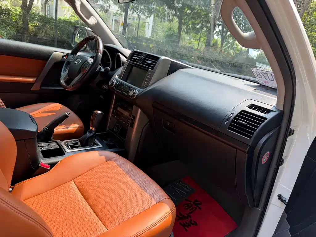 Toyota Prado 2015 — фото 10