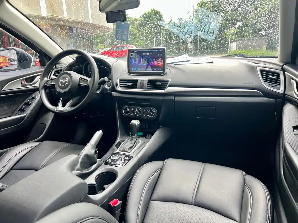 Mazda 3 Axela 2017 — фото 11