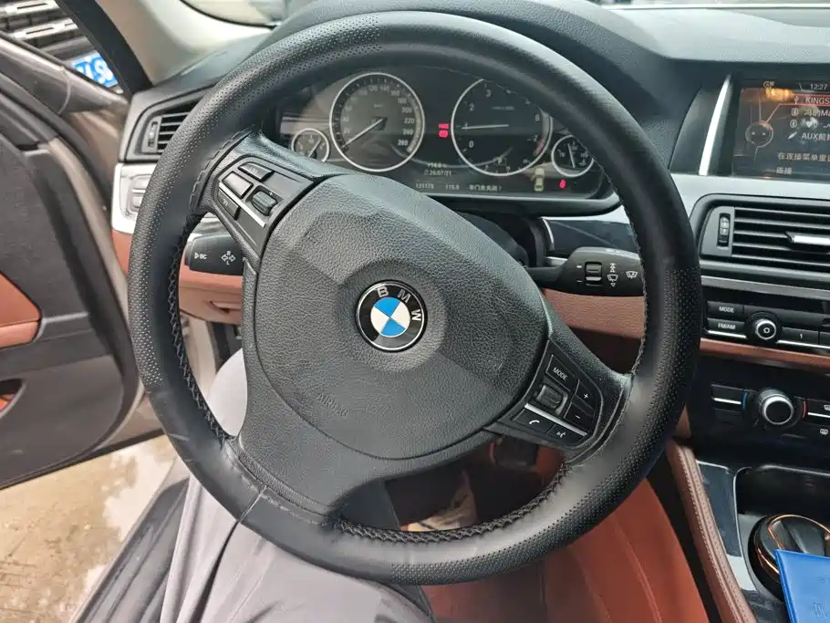 BMW 5 Series 2017 — фото 15