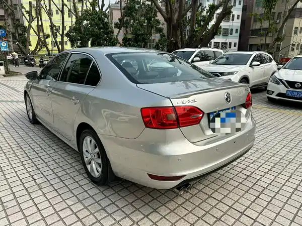 Volkswagen Sagitar 2012