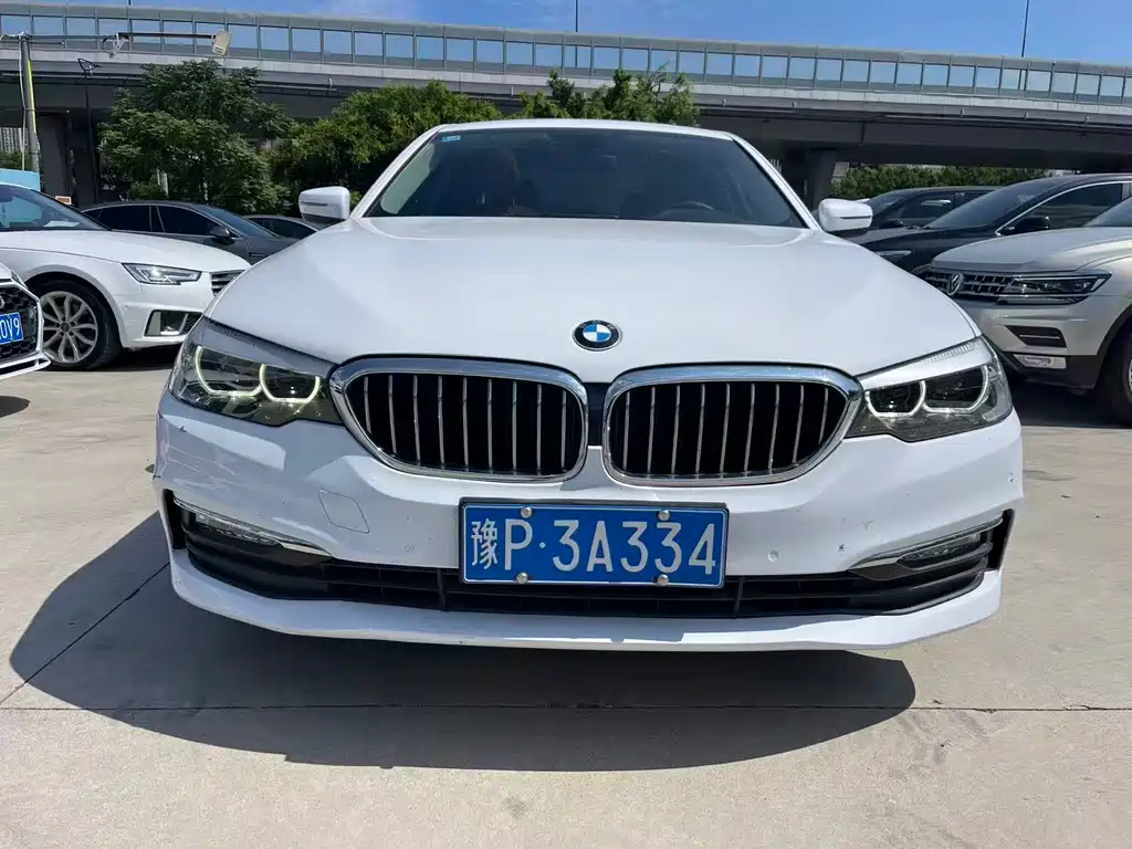 BMW 5 Series 2018 — фото 1