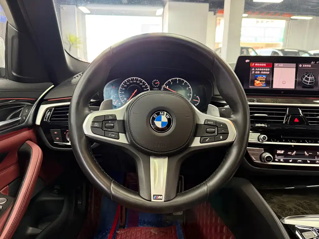 BMW 5 Series 2019 — фото 8