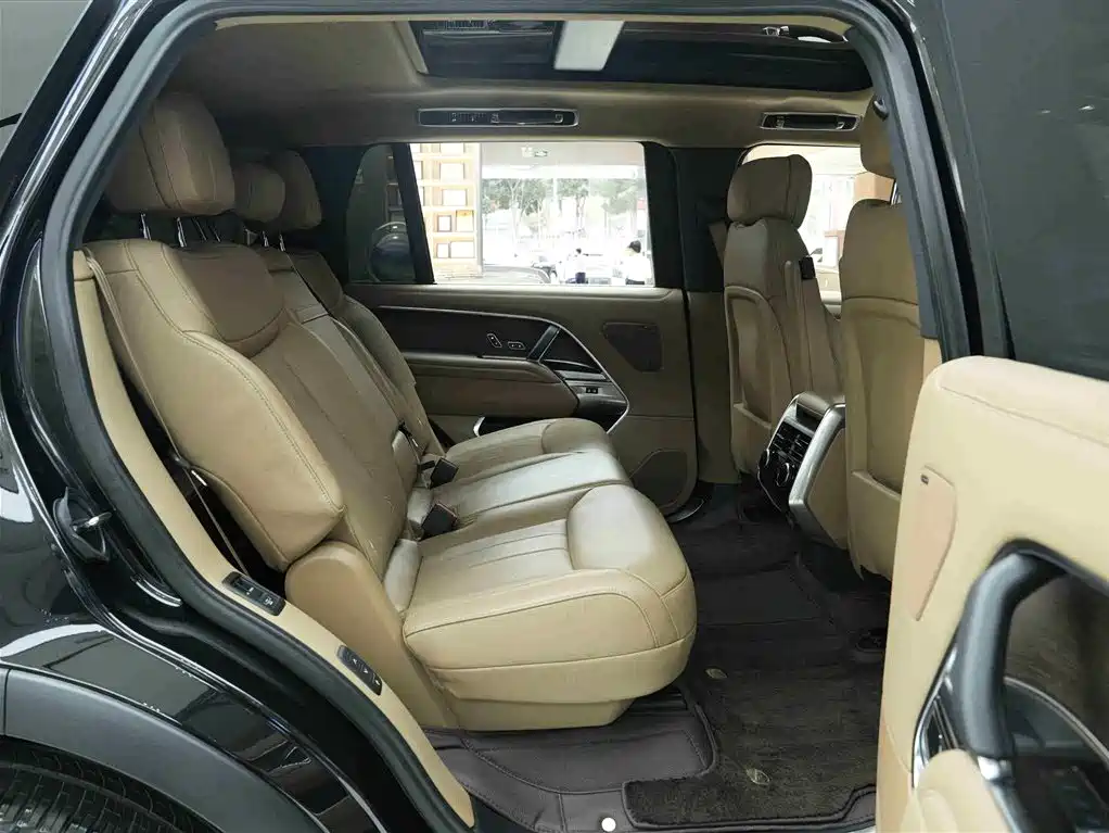 Land Rover Range Rover 2024 — фото 13