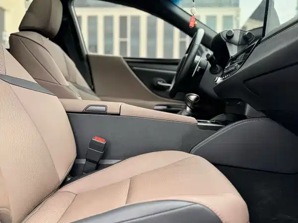 Lexus ES 2023