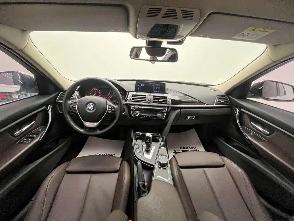 BMW 3 Series 2018 — фото 11