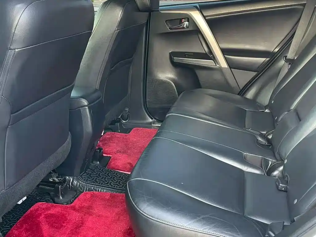 Toyota RAV4 2019 — фото 17