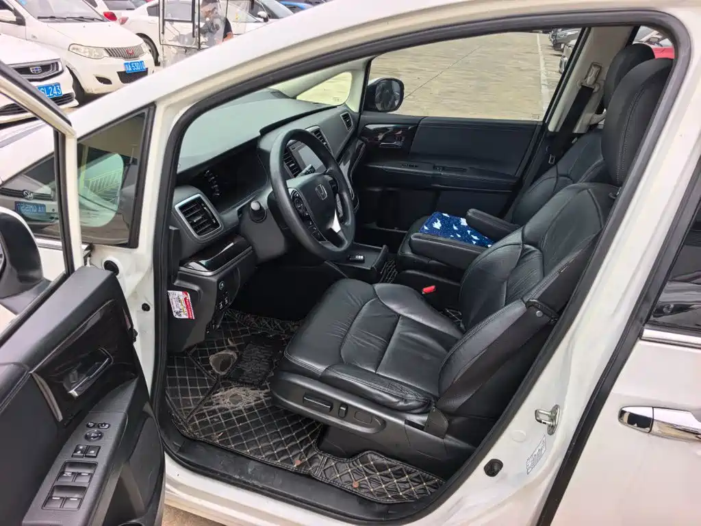 Honda Odyssey 2018 — фото 10