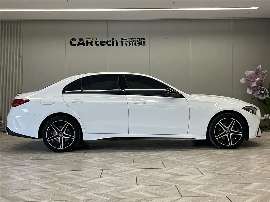 Mercedes-Benz C-Class 2023 — фото 4